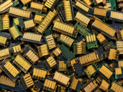 Изрязани Gold Fingers